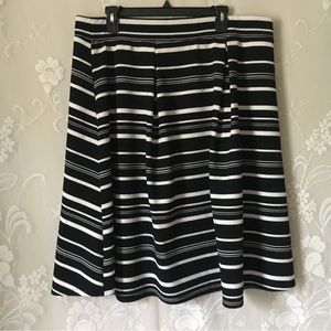 Simple Cato Black & White Striped 18W/20W Modern Knee Length Skirt